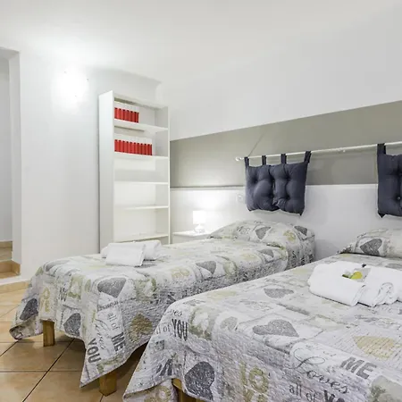 Apartment Anna With Terrace For 6 Guests *