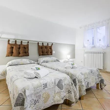 Apartment Anna With Terrace For 6 Guests La Spezia