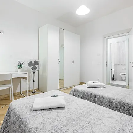 Anna With Terrace For 6 Guests Apartment