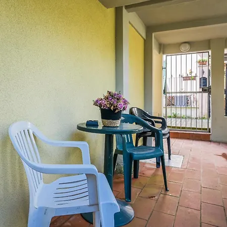Anna With Terrace For 6 Guests Apartment *
